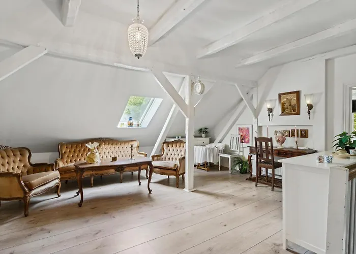 Lovely In Nyaraló Gesten